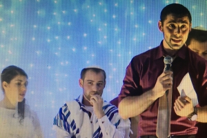 Efroni speaking at Avishai wedding